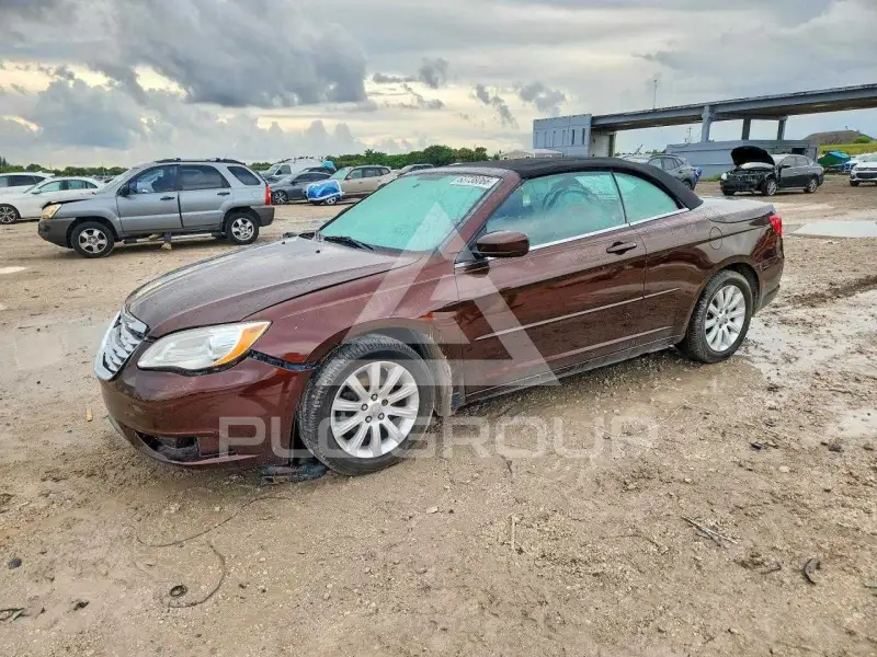 2013 Chrysler 200 photo