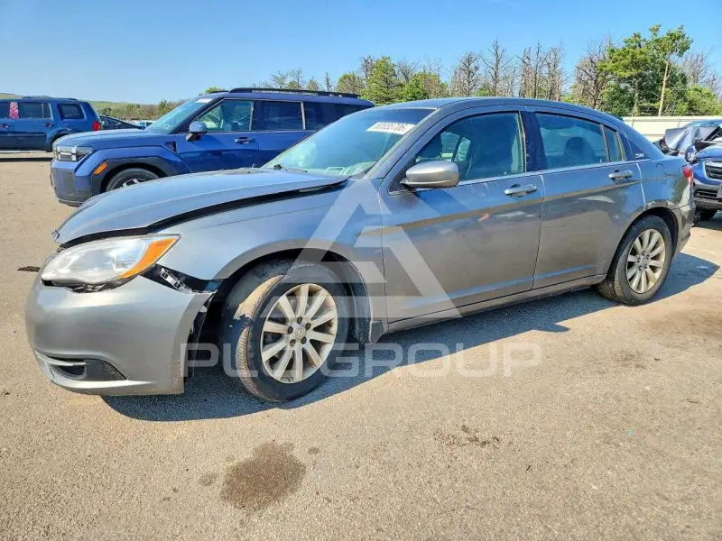 2013 Chrysler 200 photo