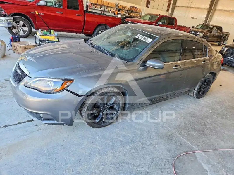 2013 Chrysler 200 фото