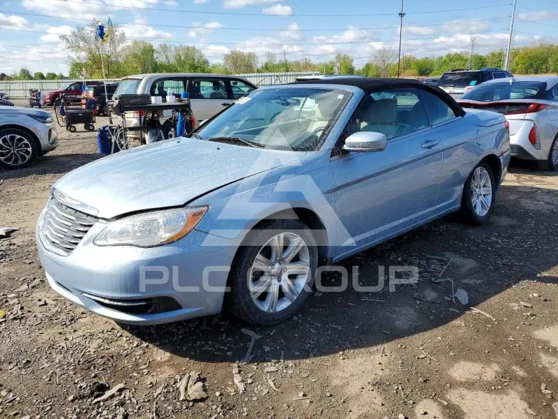 2013 Chrysler 200 фото