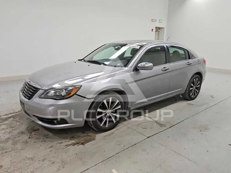 2013 Chrysler 200 фото