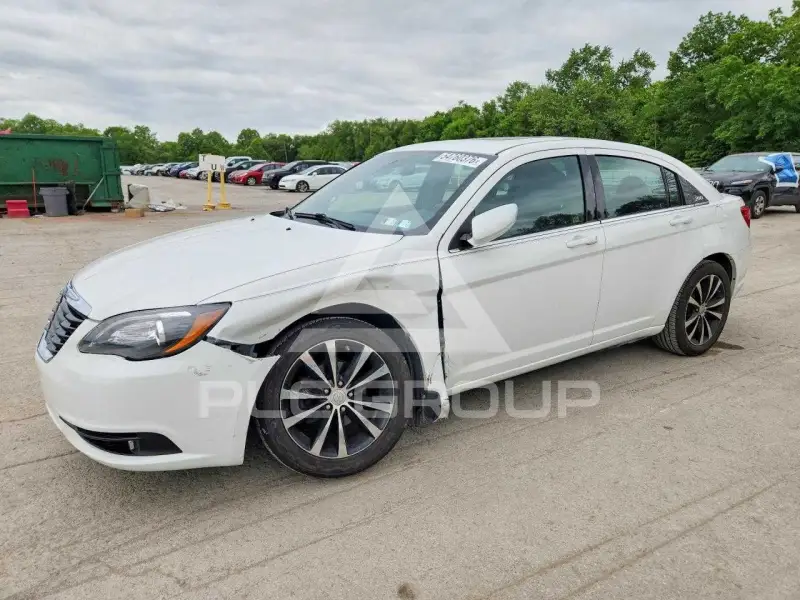 2013 Chrysler 200 photo