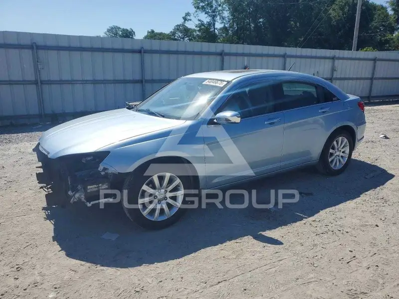 2013 Chrysler 200 photo