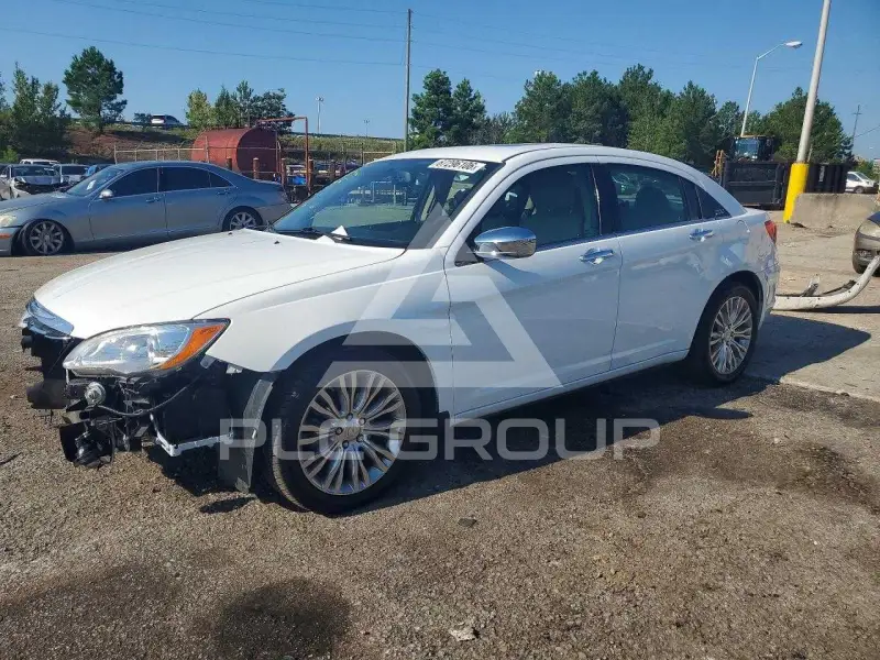 2013 Chrysler 200 photo