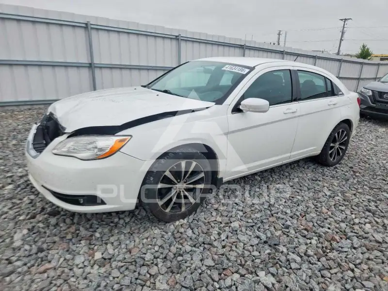 2013 Chrysler 200 фото