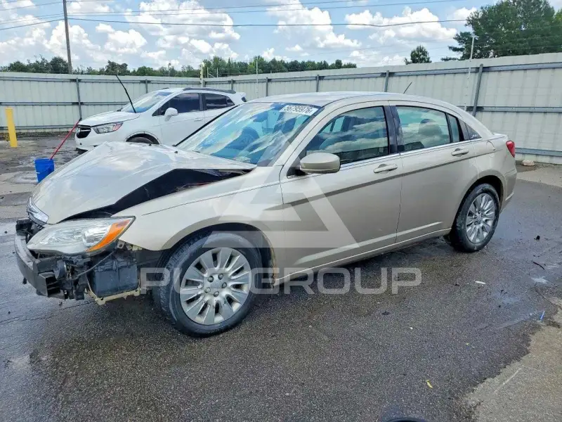 2013 Chrysler 200 photo