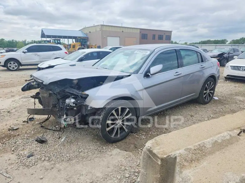 2013 Chrysler 200 photo