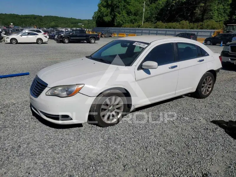 2013 Chrysler 200 photo