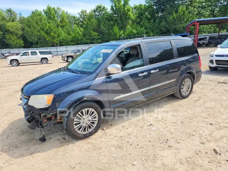 2013 Chrysler TOWN & COUNTRY photo