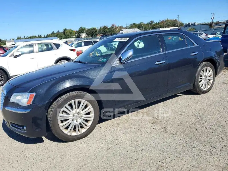2013 Chrysler 300 photo