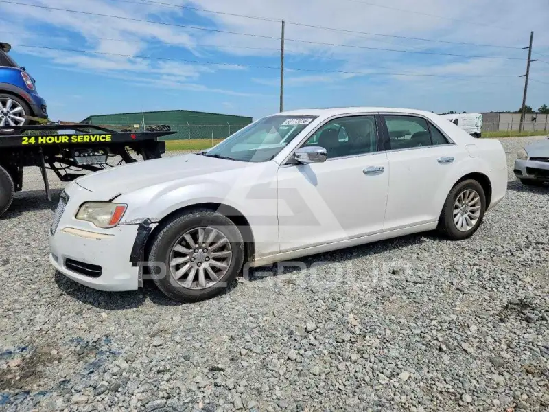 2013 Chrysler 300 фото