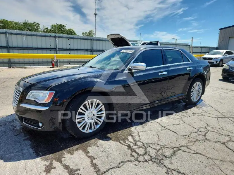 2013 Chrysler 300 photo