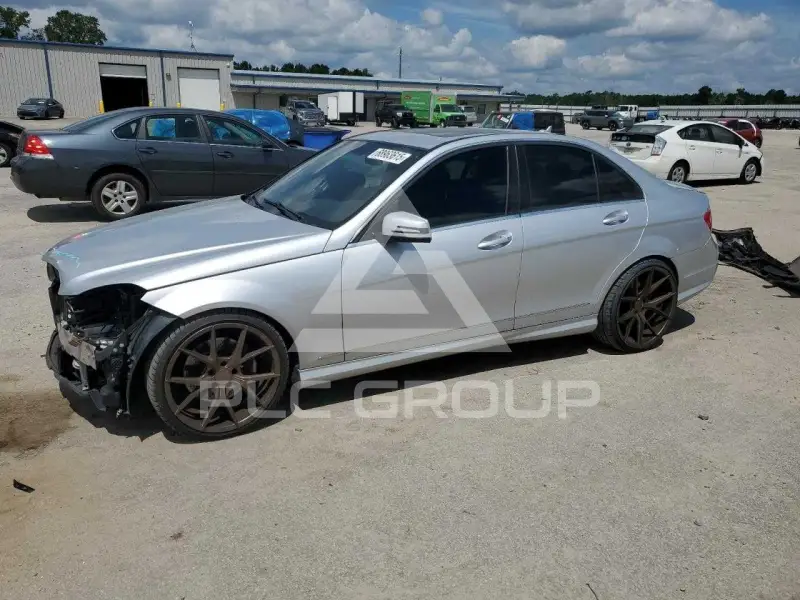 2013 Mercedes Benz C-Class фото