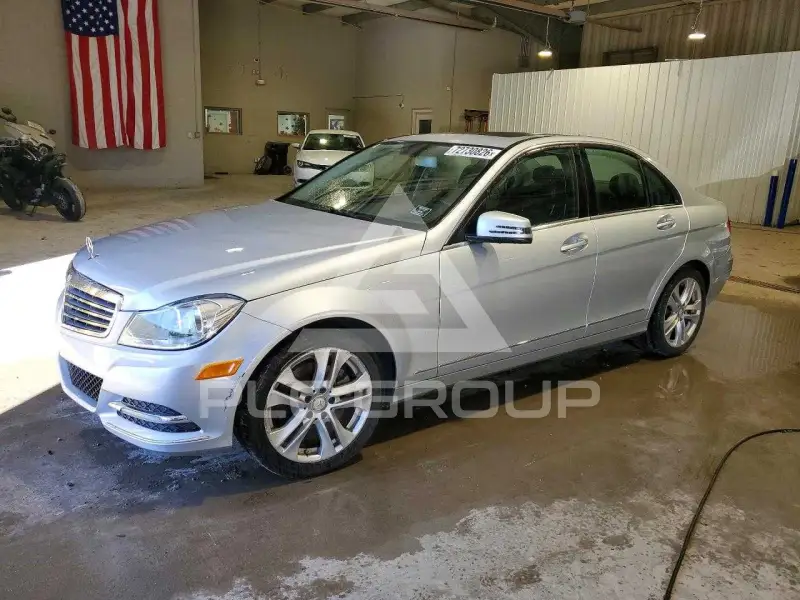 2013 Mercedes Benz C-Class фото