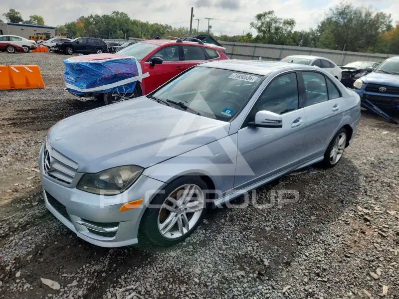 2013 Mercedes Benz C-Class photo