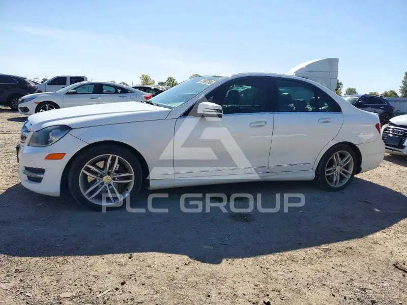 2013 Mercedes Benz C-Class фото