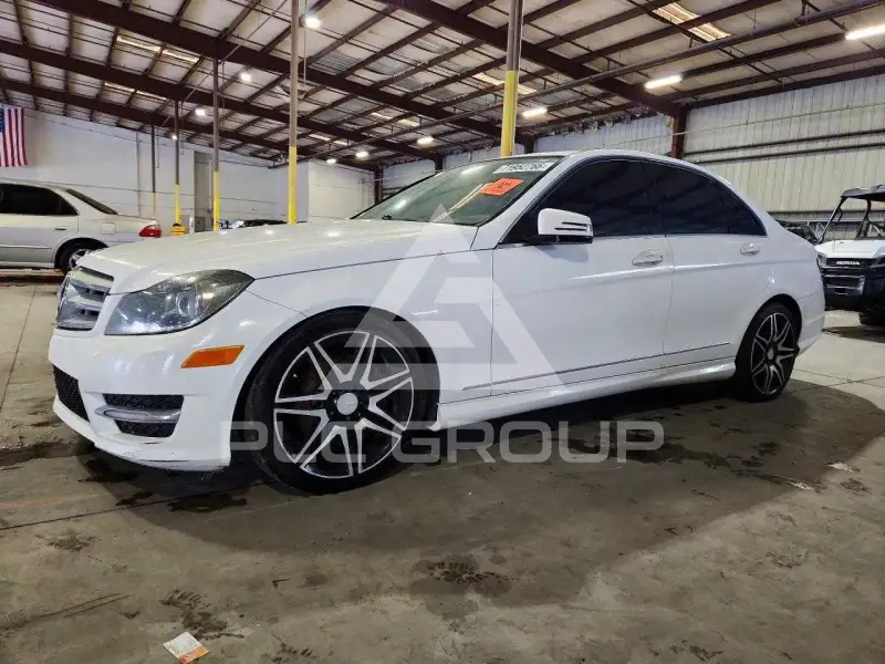 2013 Mercedes Benz C-Class photo