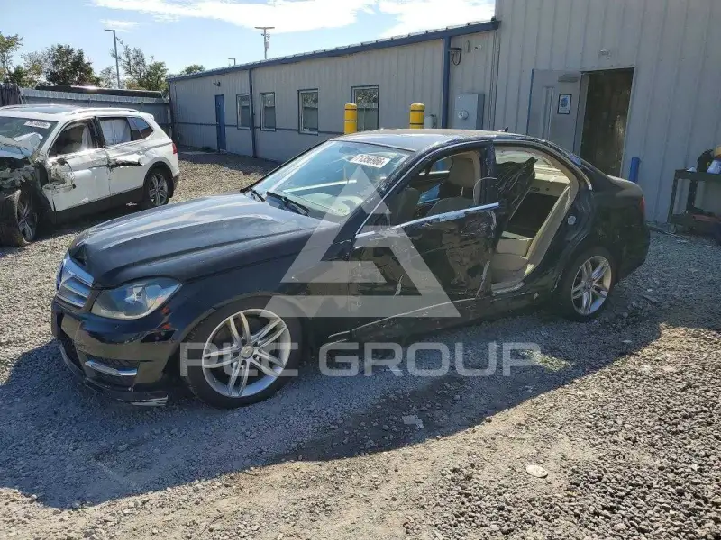 2013 Mercedes Benz C-Class фото