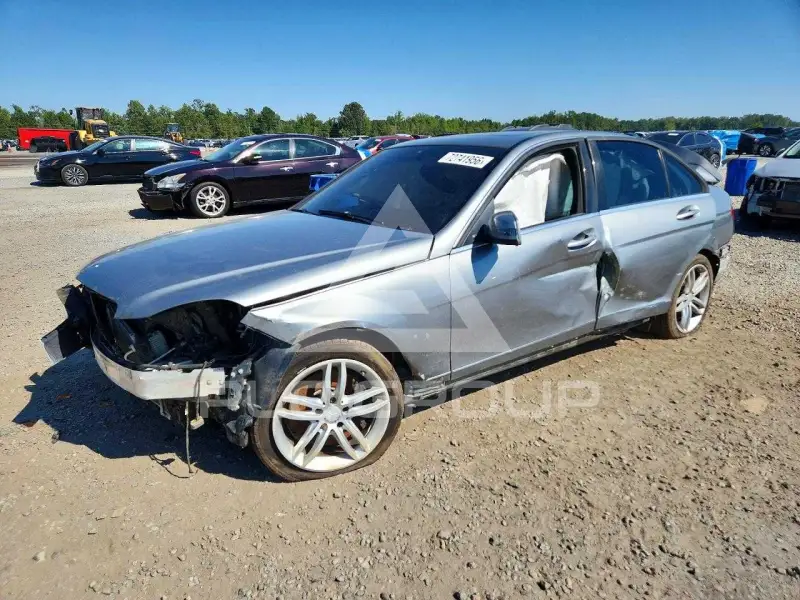 2013 Mercedes Benz C-Class фото