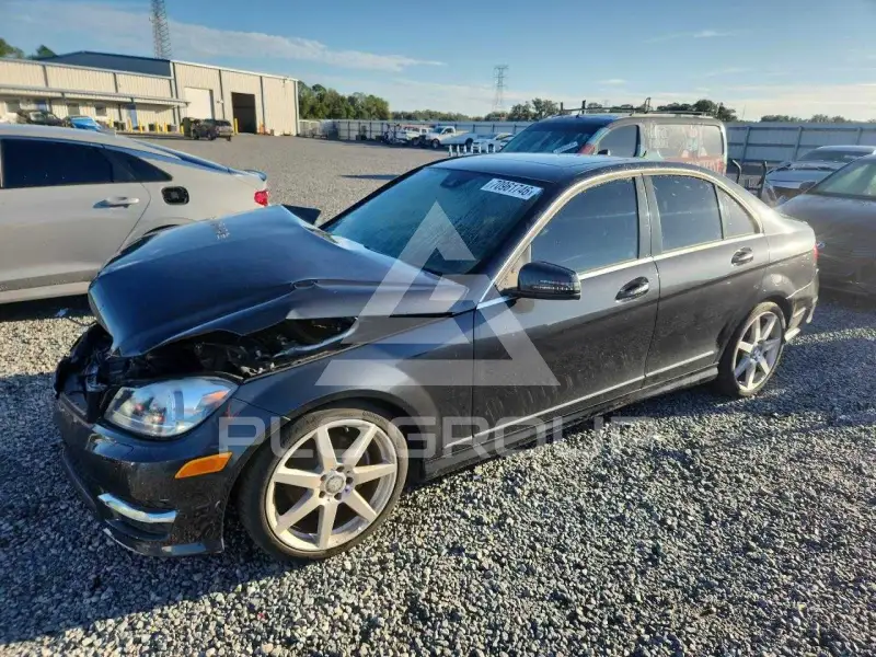 2013 Mercedes Benz C-Class photo