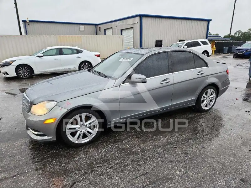 2013 Mercedes Benz C-Class фото