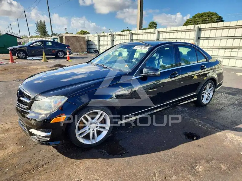 2013 Mercedes Benz C-Class photo