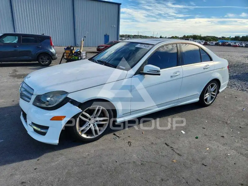 2013 Mercedes Benz C-Class фото