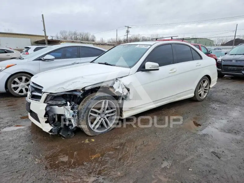 2013 Mercedes Benz C-Class фото