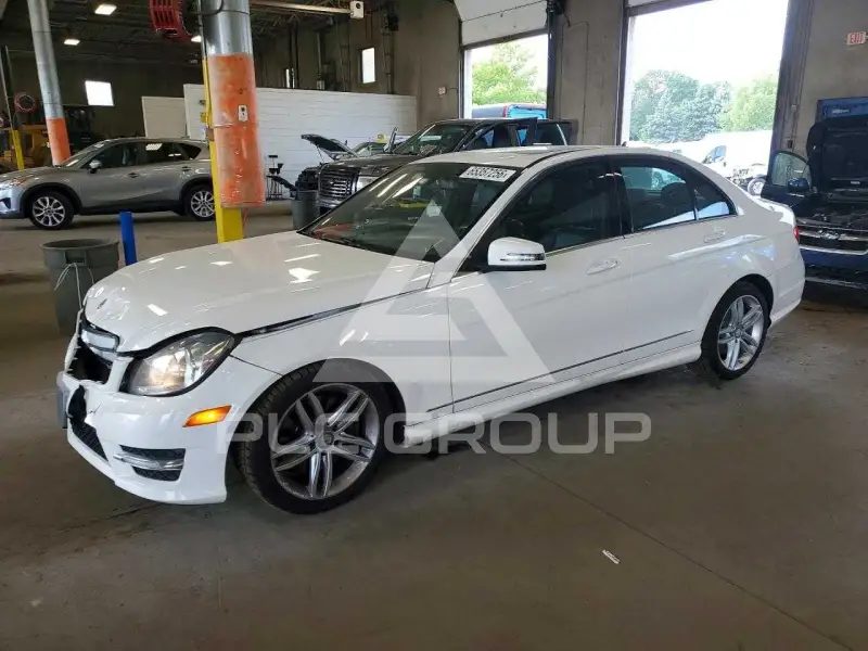 2013 Mercedes Benz C-Class фото