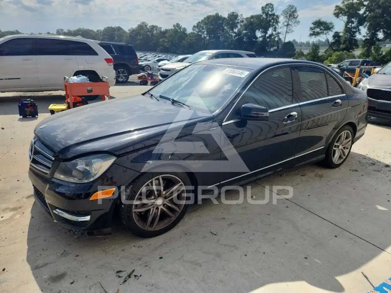 2013 Mercedes Benz C-Class фото