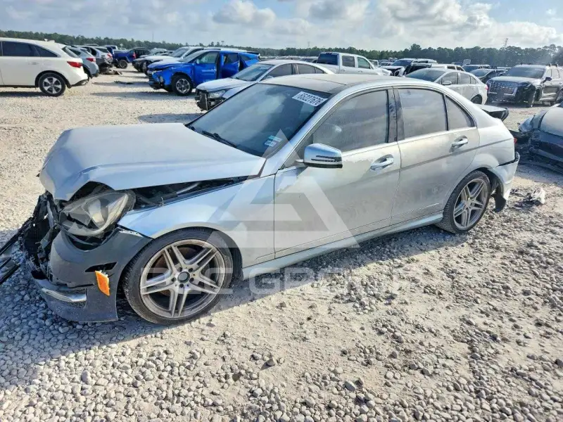 2013 Mercedes Benz C-Class photo