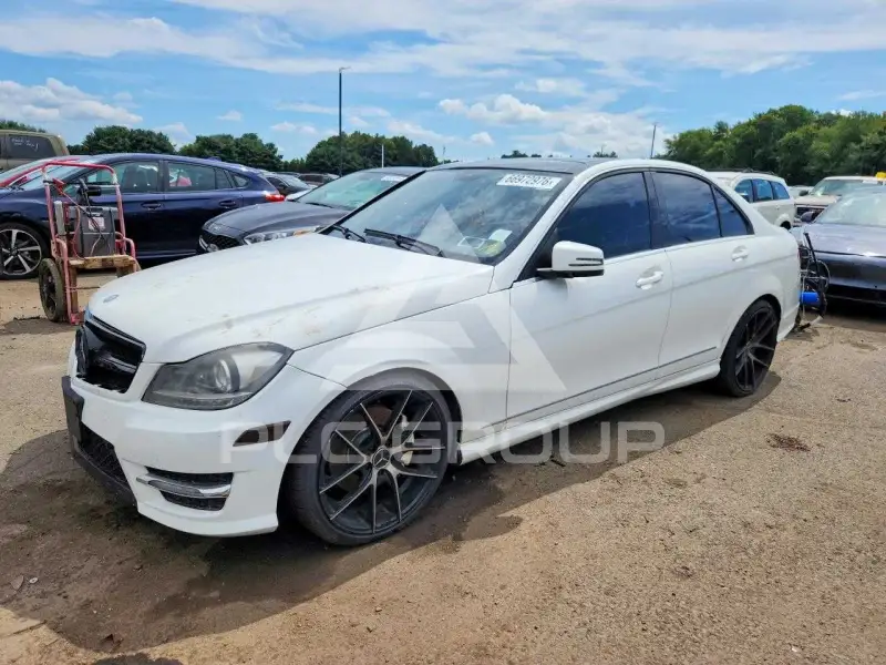 2013 Mercedes Benz C-Class фото