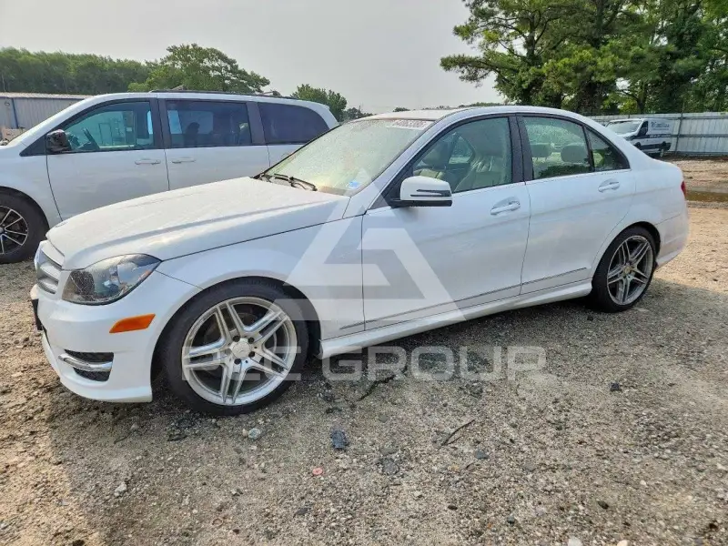 2013 Mercedes Benz C-Class фото