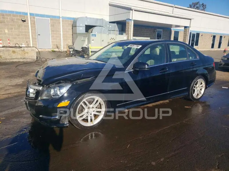 2013 Mercedes Benz C-Class photo
