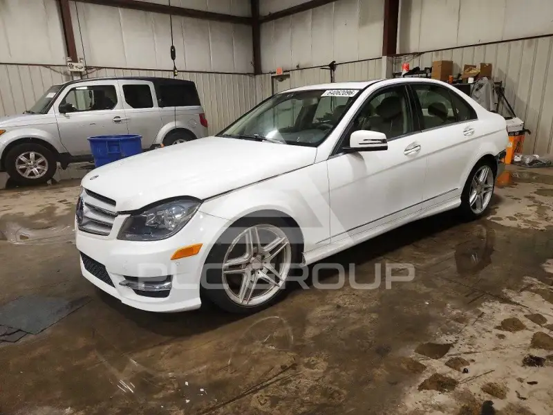 2013 Mercedes Benz C-Class photo