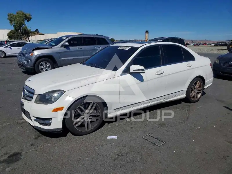 2013 Mercedes Benz C-Class photo