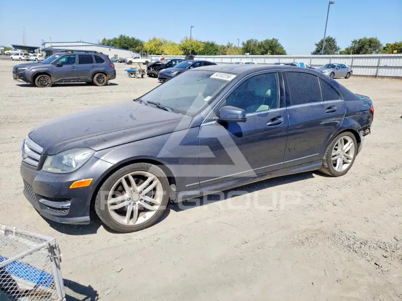 2013 Mercedes Benz C-Class photo