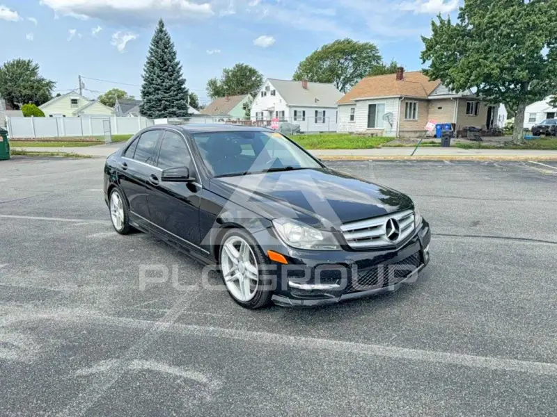 2013 Mercedes Benz C-Class фото