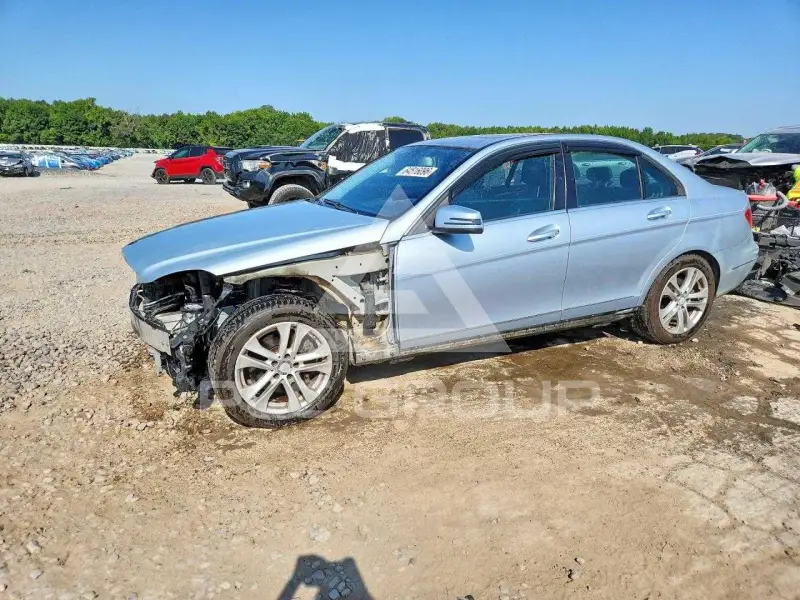 2013 Mercedes Benz C-Class photo