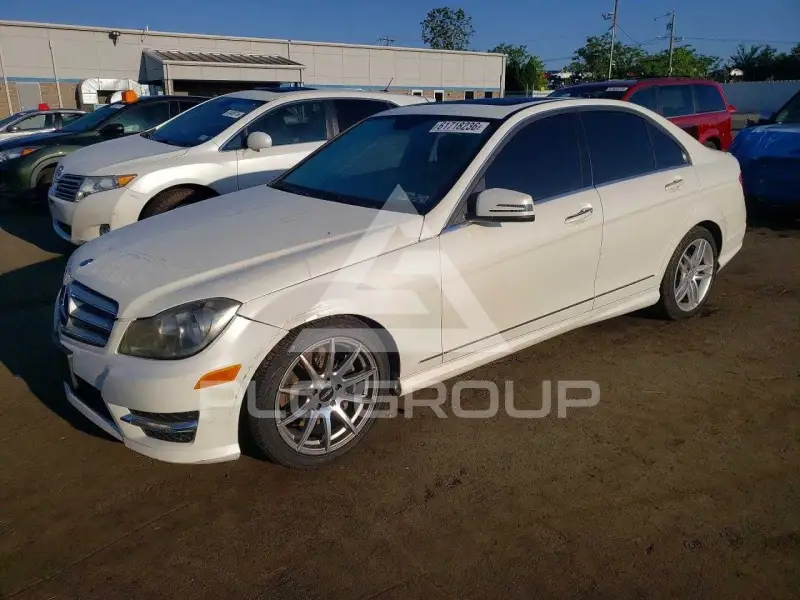 2013 Mercedes Benz C-Class фото