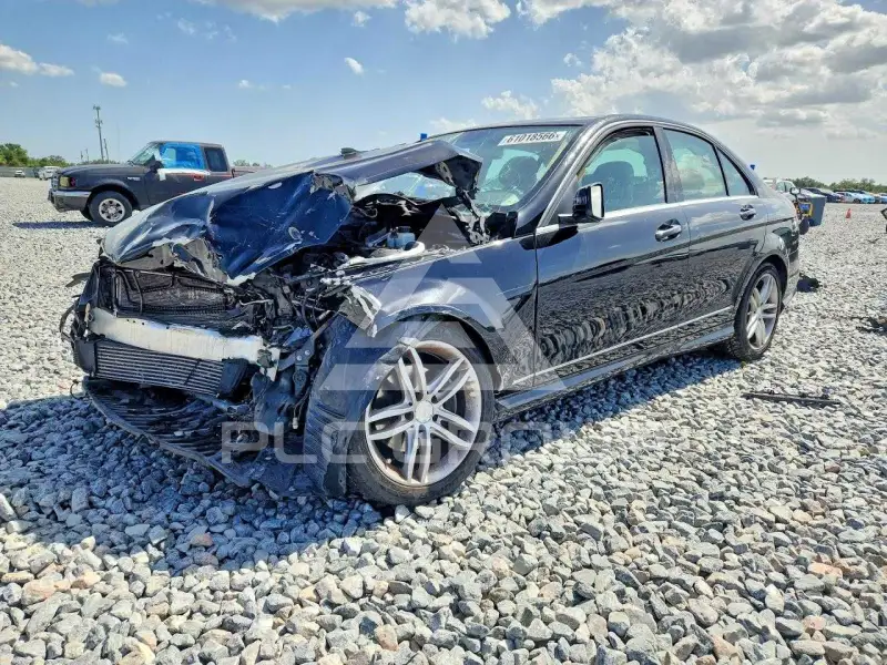 2013 Mercedes Benz C-Class фото