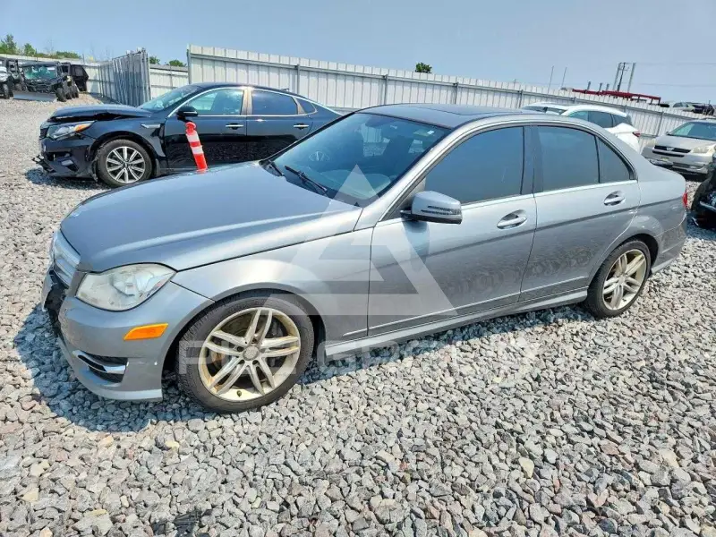 2013 Mercedes Benz C-Class photo