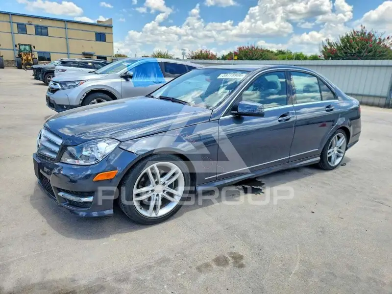 2013 Mercedes Benz C-Class photo