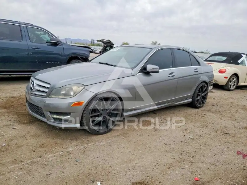 2013 Mercedes Benz C-Class фото