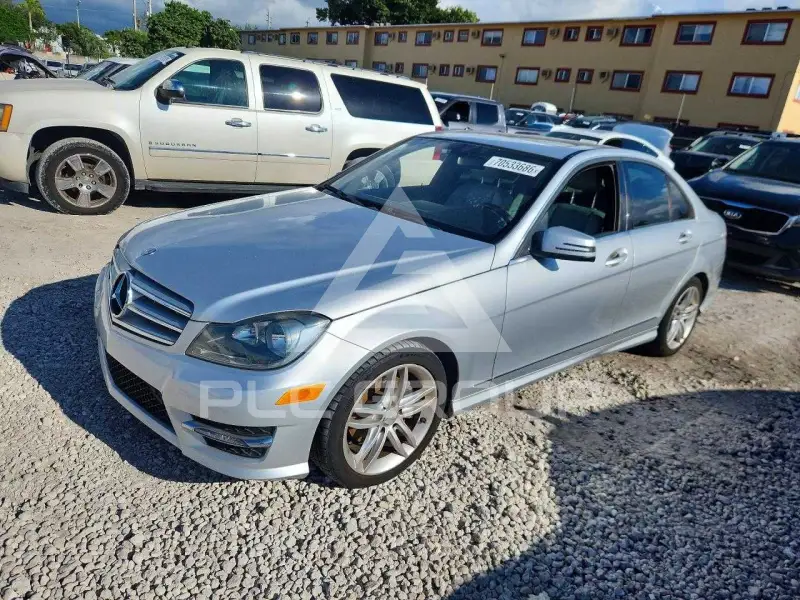2013 Mercedes Benz C-Class фото