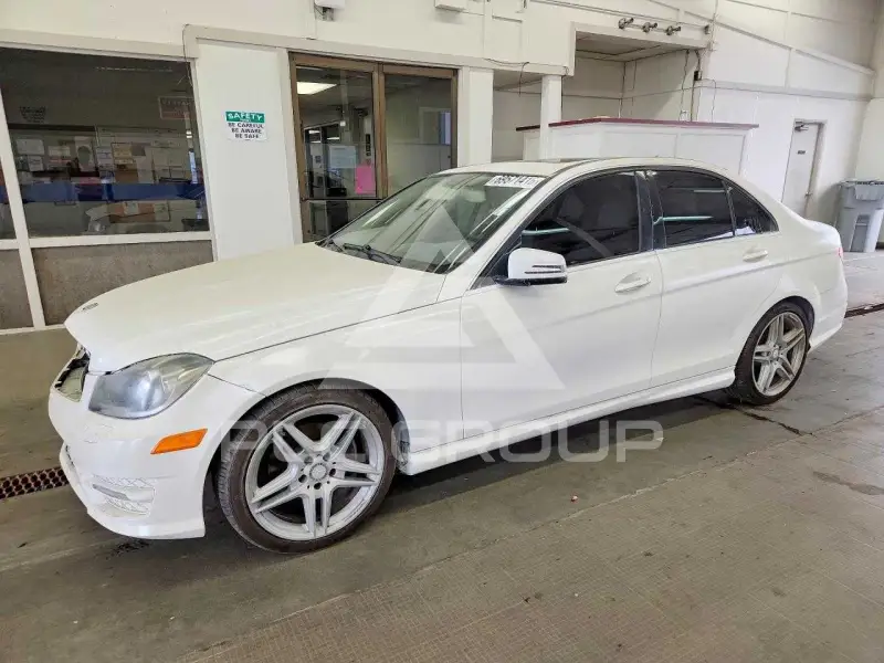 2013 Mercedes Benz C-Class photo