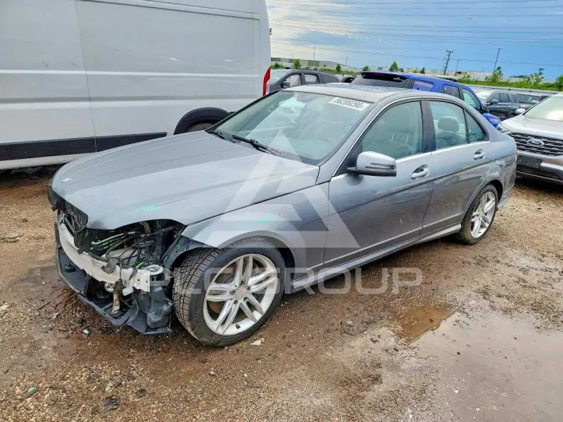 2013 Mercedes Benz C-Class photo