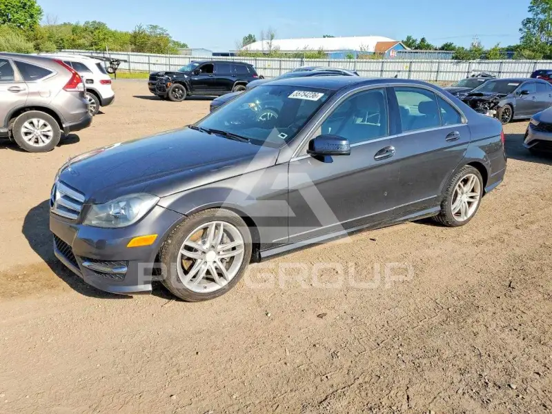 2013 Mercedes Benz C-Class photo
