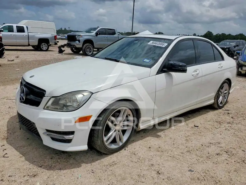2013 Mercedes Benz C-Class photo