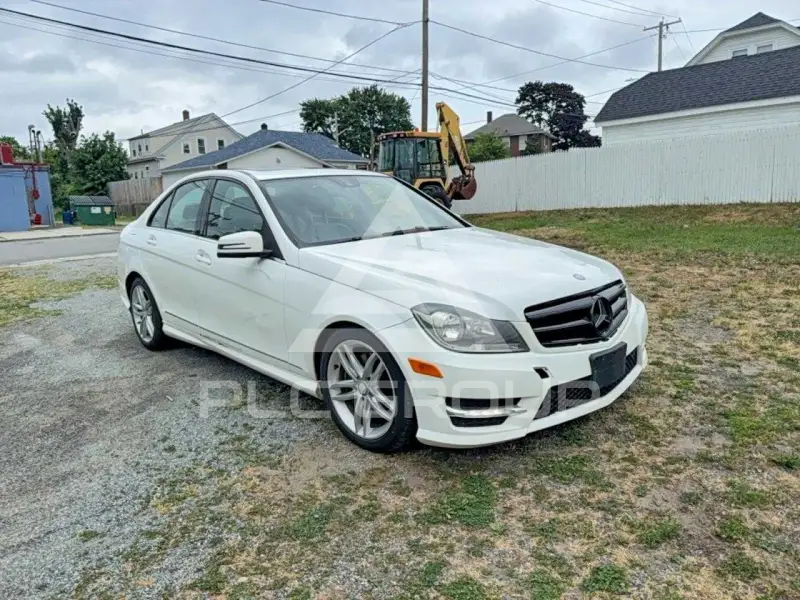 2013 Mercedes Benz C-Class photo